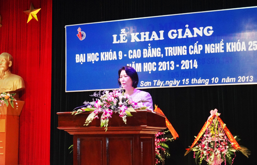 Trường Đại học LĐXH Cơ sở Sơn Tây tổ chức khai giảng năm học 2013 - 2014